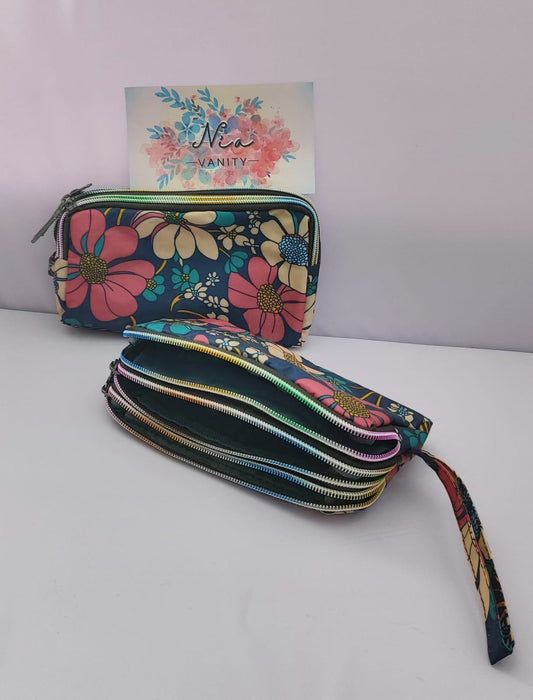 Cosmetiquera con 3 compartimientos y diseño floral – Nia Vanity