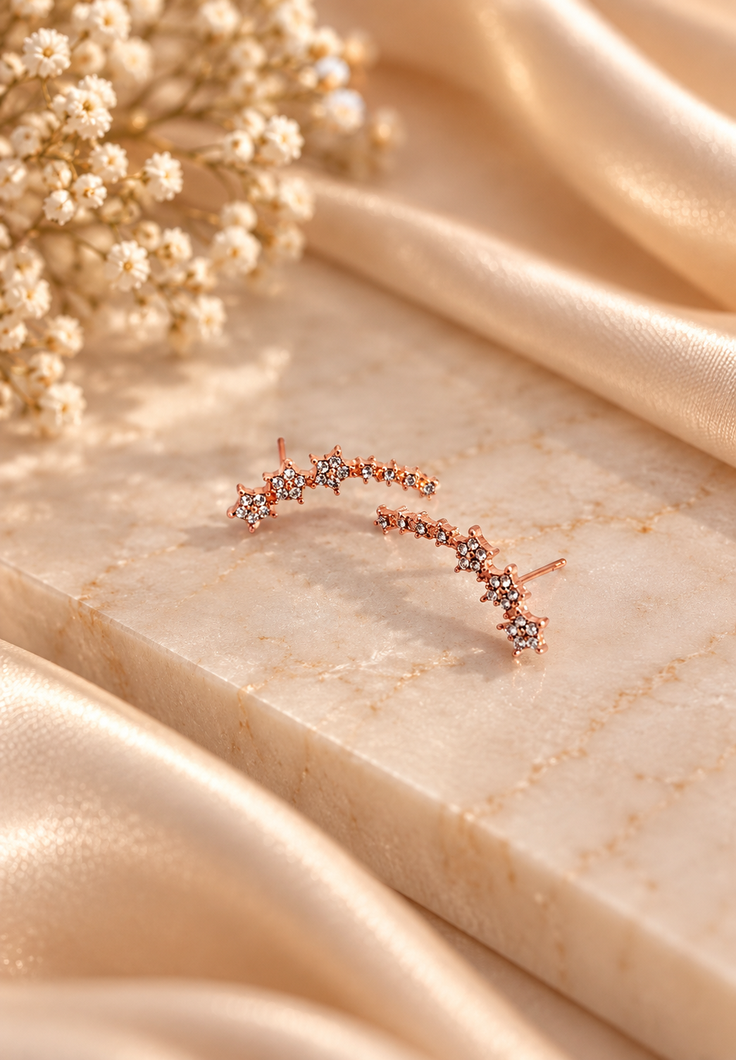 Pendientes estrella en color oro rosa de Nia-Vanity, con diseño brillante y elegante, ideales para complementar cualquier look.
